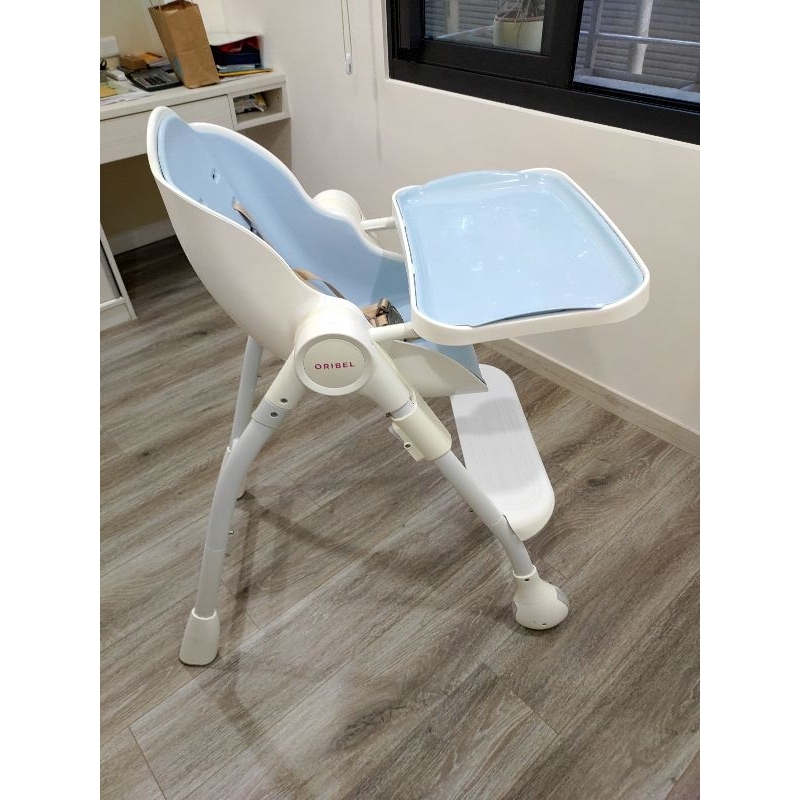 oribel兒童餐椅，淡藍色成長式，可隨著小朋友及餐桌高度調整高低，前方餐盤可拆卸。