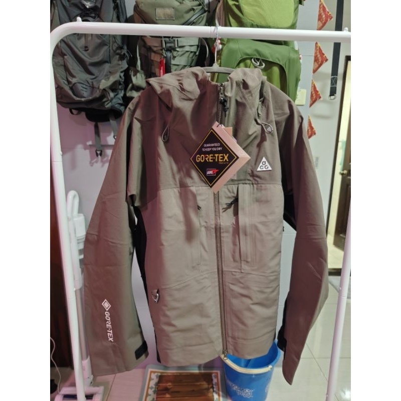 Nike ACG Gore-Tex hooded zipped jacket DQ5772-004 Brown Grey