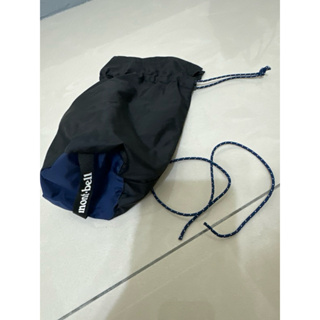 現貨 日本 mont-bell 外套收納袋 防水材質雨衣外套收納袋 防水 收納袋 防大雨 可收納 雨衣 外套 雨傘 防水