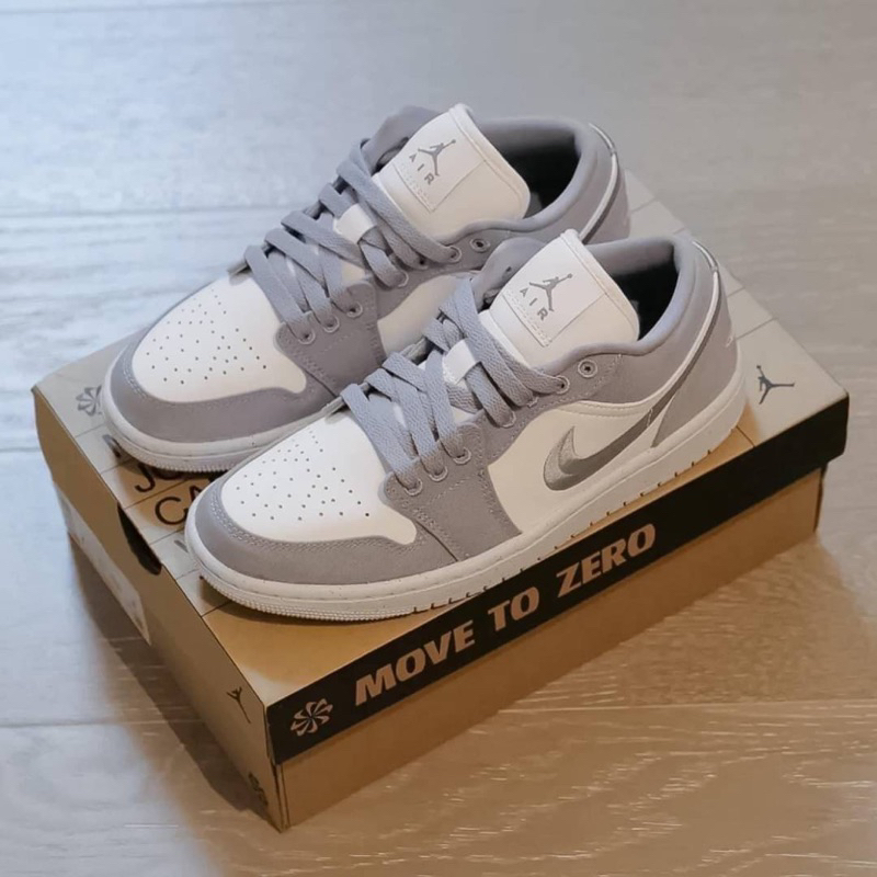 現貨NIKE Air Jordan 1 Low SE Light Steel Grey 刺繡勾勾鞋