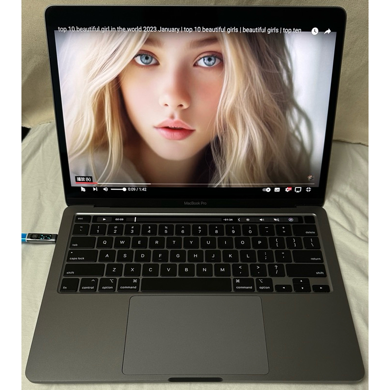 極輕1.3kg 13吋macbook pro i7 16gb 1TB 有觸控列及指紋識別 視網膜顯示 可裝mac/win