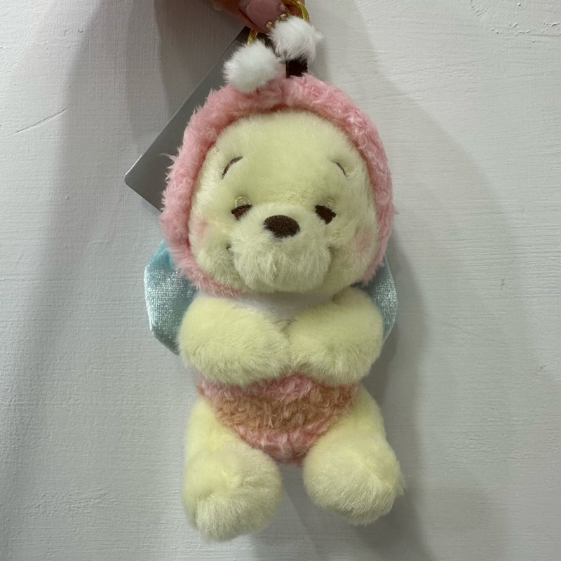 （現貨在台）東京迪士尼商店旗艦店限定 小熊維尼 2023蜂蜜維尼日 粉紅可脫帽蜜蜂裝吊飾鑰匙圈玩偶娃娃