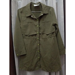 二手長版軍綠色釦子式風衣外套