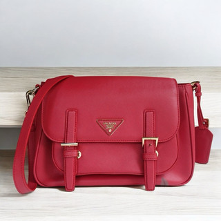 美麗堡精品 全新真品PRADA OUTLET BT0904 Saffiano防刮皮 斜背包 紅色 【現貨】