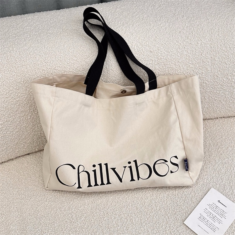 ║現貨在台║〔1ROOM 〕//Chill vibes．文青感大大字母帆布袋手提肩背．有內袋