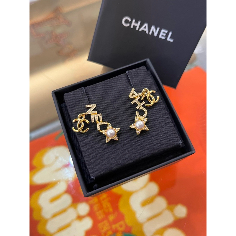 鹿晉歐美精品🦌 Chanel 香奈兒 品牌文字珍珠耳環
