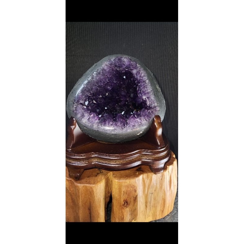 烏拉圭esp艷紫小晶洞（附訂製木座）含座高16，寬14，深13，洞深4.5
淨重1.45公斤