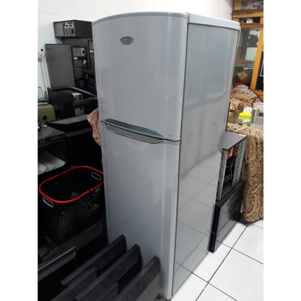 中古二手東元冰箱R2301L，少用9成新，買來幾乎沒什麼用，租屋，小套房都適用