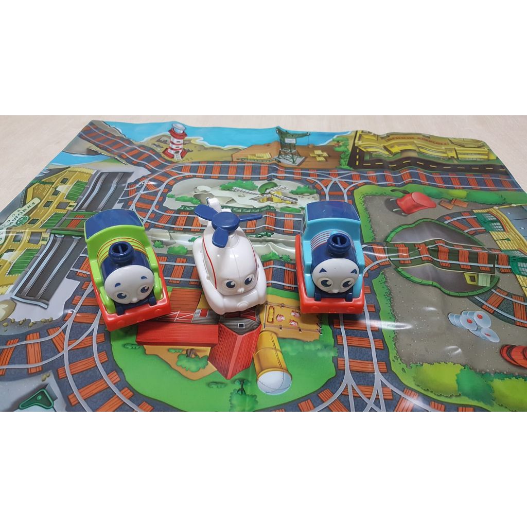 二手 8新 THOMAS遊戲墊 玩具 四件組 湯瑪士 小火車&amp;飛機 防水遊戲軟膠墊組