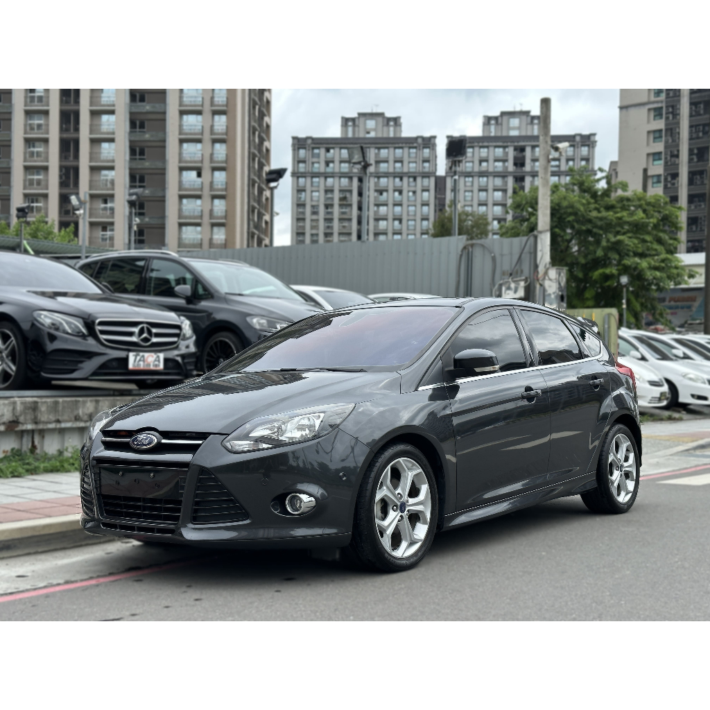 2015 Ford Focus 5D 2.0汽油運動型,僅跑9萬,原廠保養,車況超優,五門掀背,福克斯