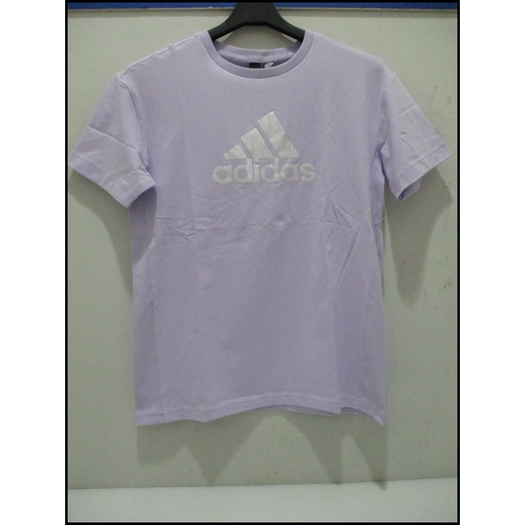ADIDAS 女款 運動休閒棉質短袖 T恤 淺紫色 好搭 IP7087