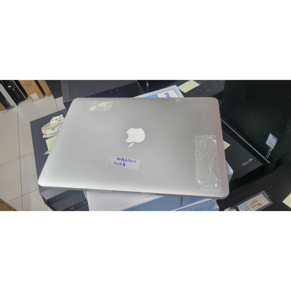 故障品 MacBook PRO   A1502  2016年 無硬碟  無記憶體  外觀大致完整，零件機販售 1950元