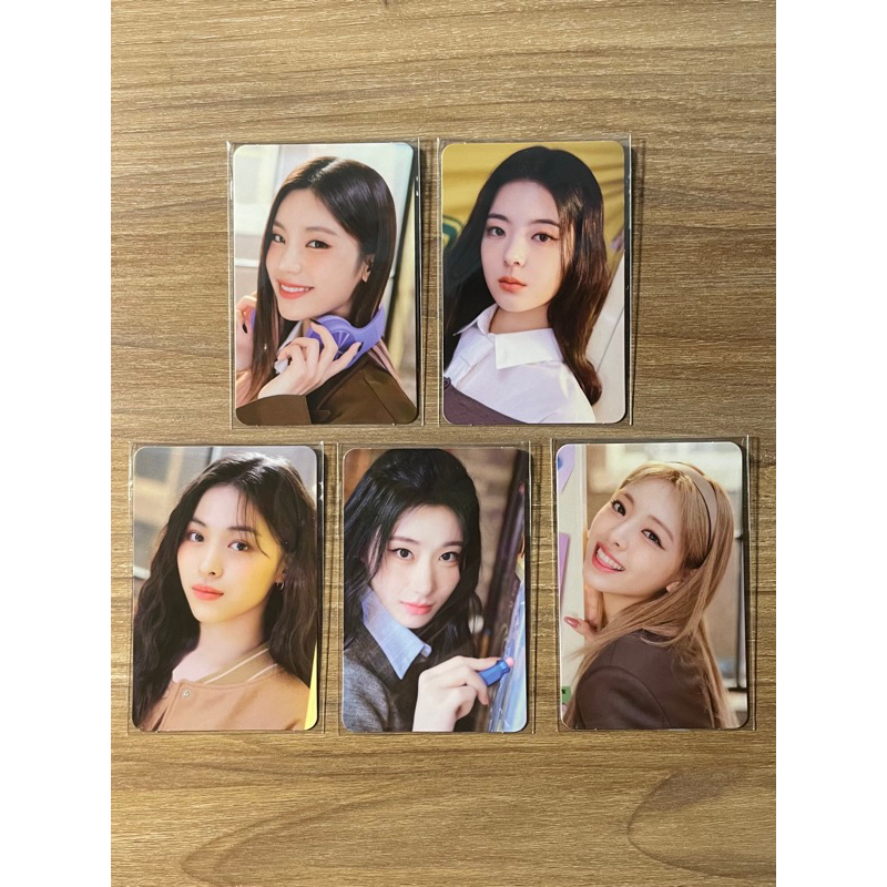 拆售 ITZY 2023 SEASON'S GREETINGS 季節的問侯 年曆 小卡 韓國進口版 絕版