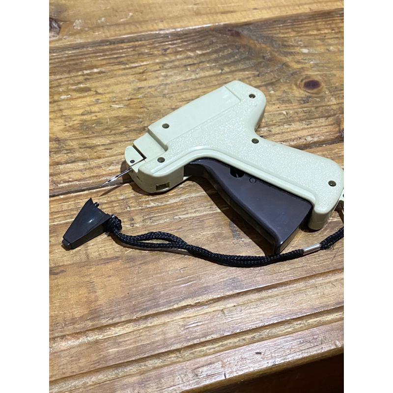 二手 Arrow CM-5S吊牌槍  功能正常（附ㄧ袋吊牌塑膠線）擺攤工具、生財工具、標籤機