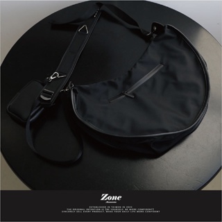 Zone ACC |『現貨免運』無印半月包 韓國設計 小包 包包 側背斜跨 / 男生包包 女生包包 中性包 / Z171