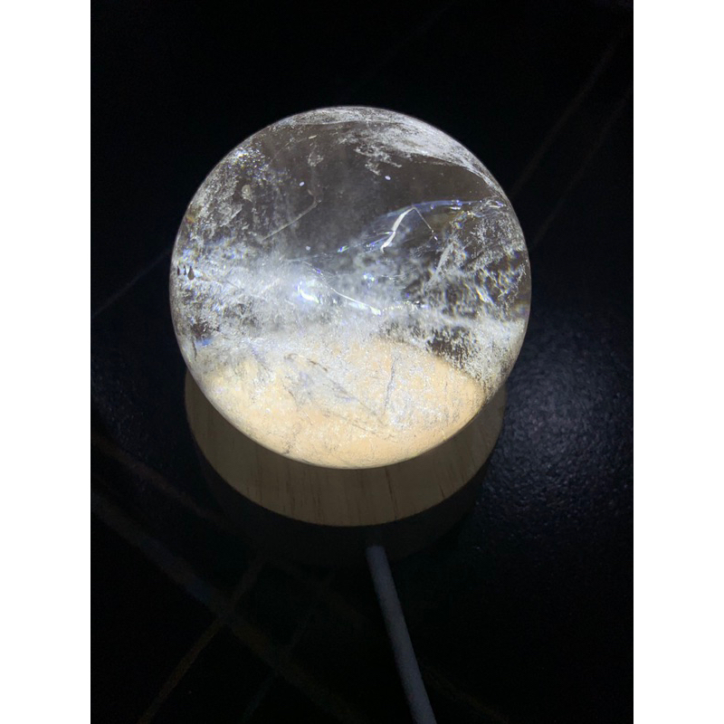 天然 白水晶球 有球必應 附燈座 5.6公分 水晶球 擺件 風水球 A