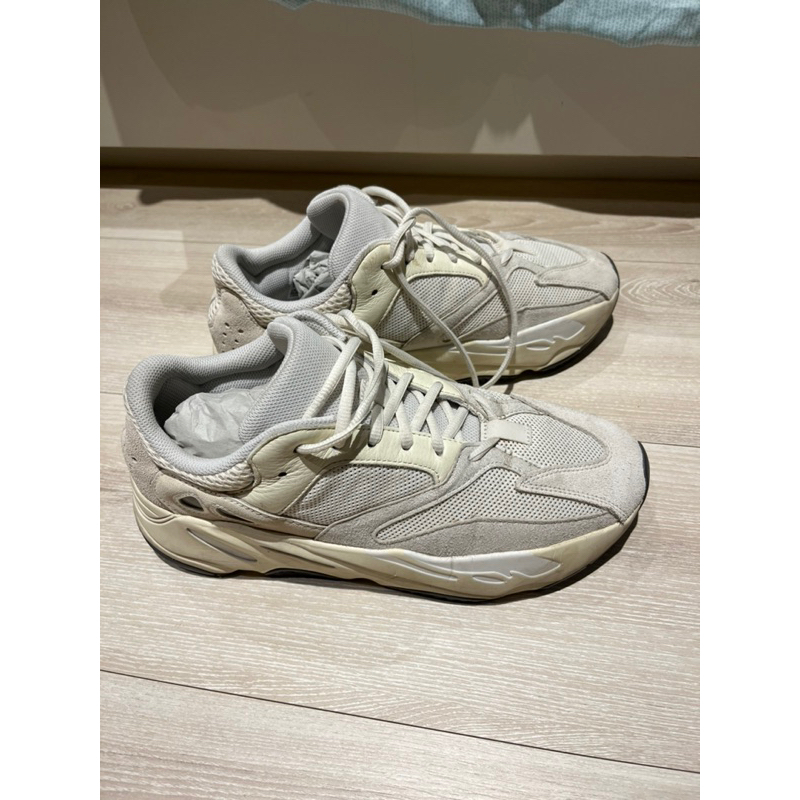 Yeezy 700 analog us10 (二手9.5成新）