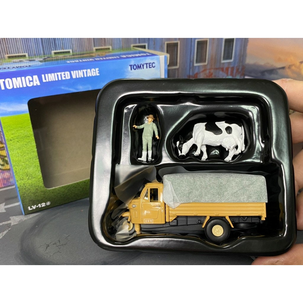 TOMICA-B08-已拆封-TLV-12d 三輪小雞貨車 黃頭 附人偶+牛