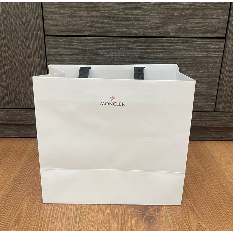 JBI BOUTIQUE✔️Moncler 專櫃紙袋 禮品袋 （26 x 24 x 14 cm）