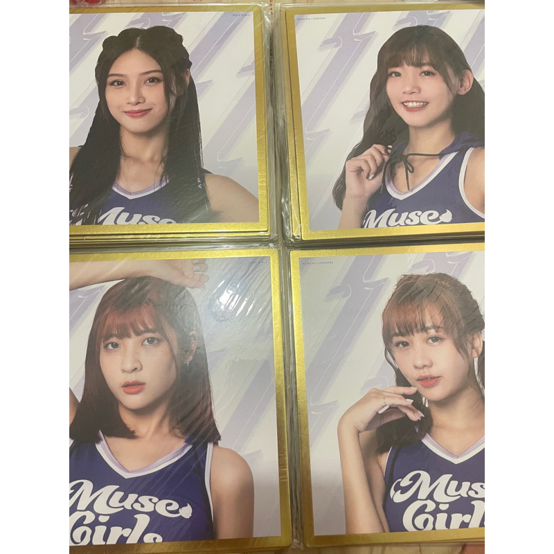 慕獅女孩Muse girls 新竹街口攻城獅啦啦隊簽名板小映瑟七一七霖霖君白曼容柔一璇璇沛沛侯芳小U闕闕姍姍Wendy