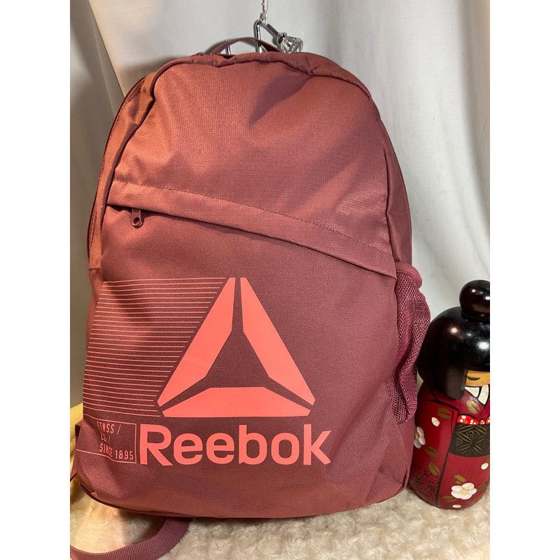 品牌 Reebok Sample 經典男女通用運動背包 設計簡潔，外觀時尚，有NB厚層一個水壺袋 ，男女均可使