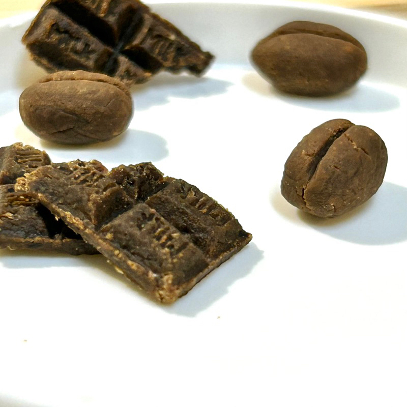 【chowslab鬆鬆｜食驗室】配餐系列｜雞肝做的咖啡豆/巧克力 貓狗鼠刺蝟可食 寵物烘乾零食