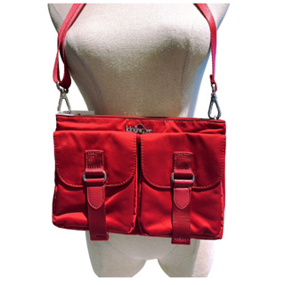 Kipling 紅色絲滑合成纖維材質素面雙口袋設計斜背包 #HB7365