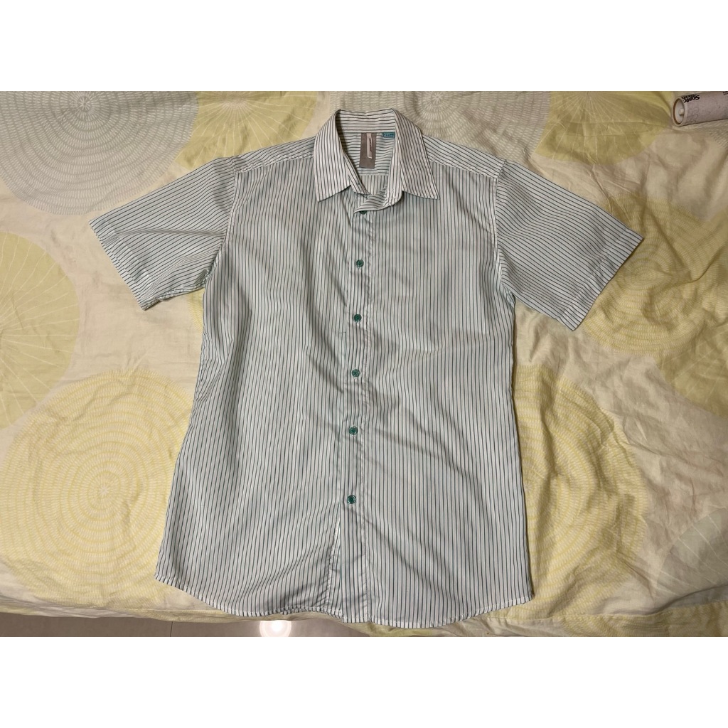 【二手男裝】cabane de tom 卡本尼 白底綠色條紋短袖襯衫