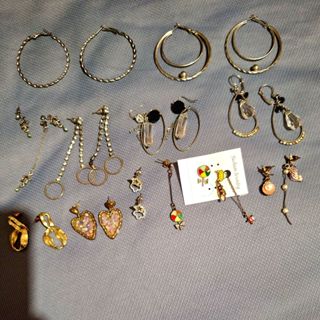 二手飾品：圓圈.垂墜.碎鑽.愛心.星星.幾何.貝殼.火箭.棒棒糖耳針耳勾耳環. 耳夾. 家庭教師項鍊. 蛇可調戒指