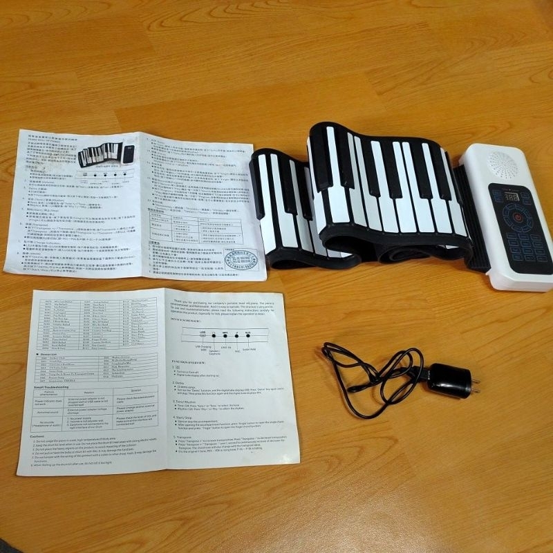 二手/山野樂器 hand roll up piano 88k/手捲式鋼琴88鍵一台/黑鍵加厚/附充電線 說明書