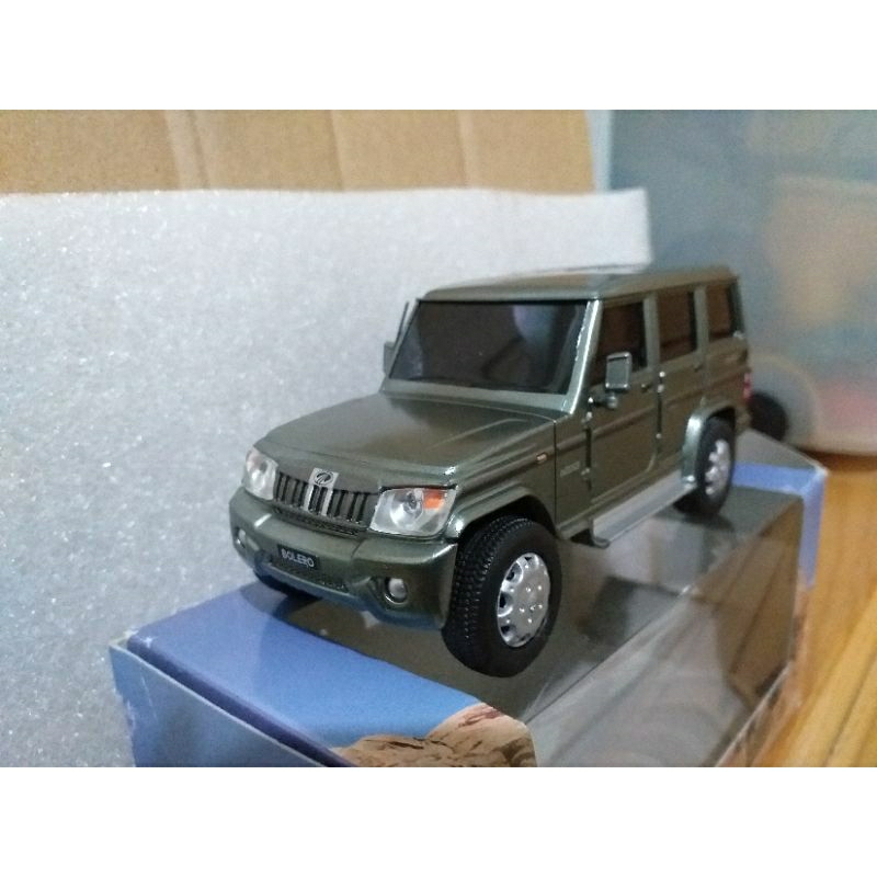 請看詳情 印度 原廠 1/32 馬亨達 Mahindra BOLERO SUV 灰綠色 模型車