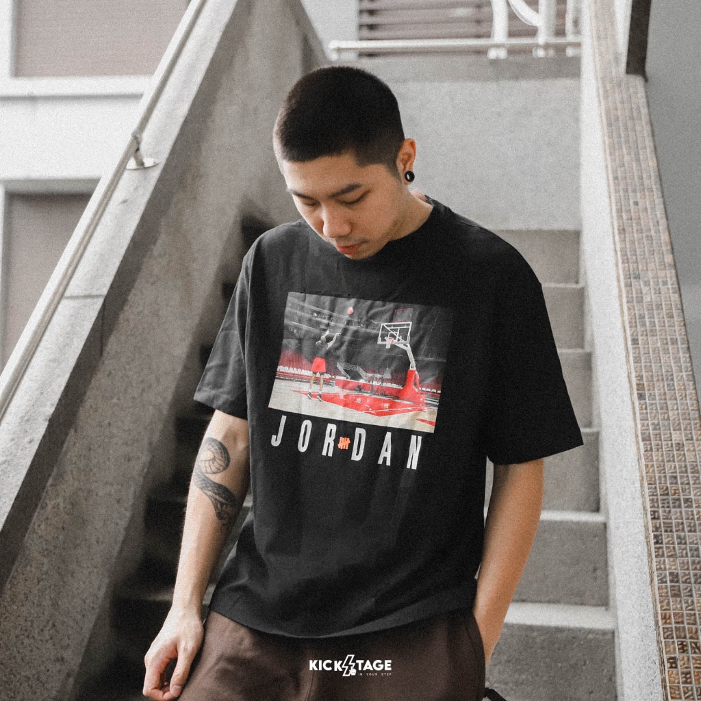 AIR JORDAN x UNDEFEATED TEE 罰球線 柵欄 飛人 短TEE【DX6030-010】