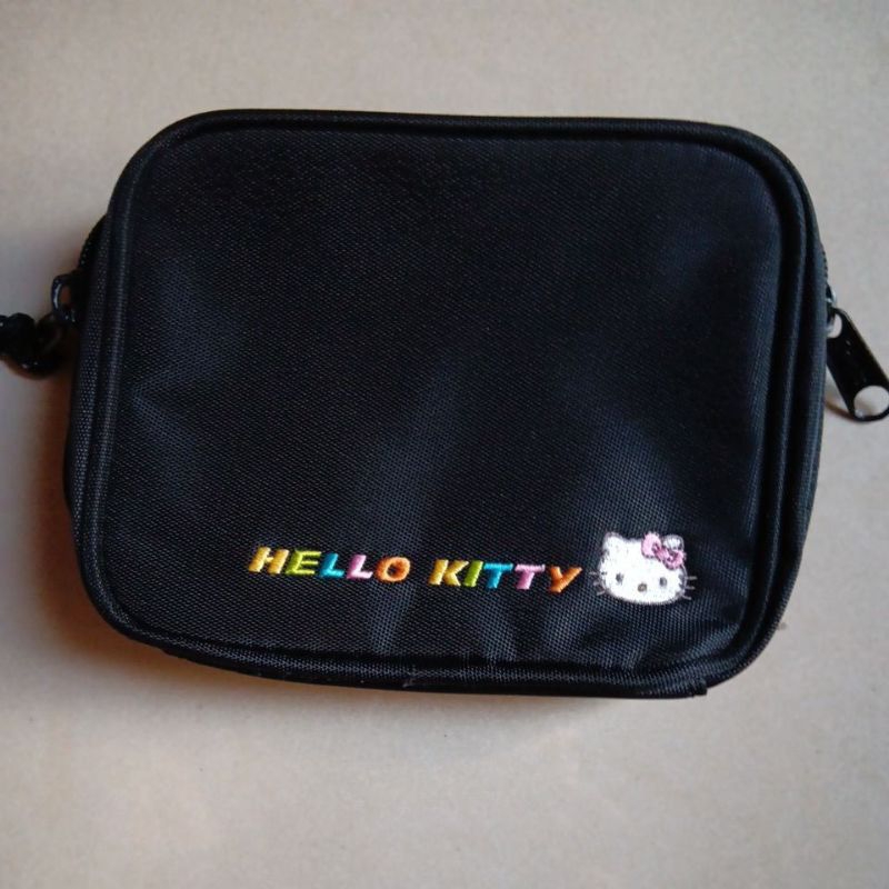 全新的 三麗鷗授權 Hello Kitty 日本帶回 日本製  雙拉鍊多功能防水短夾 錢包 置物包 零錢包 化妝包