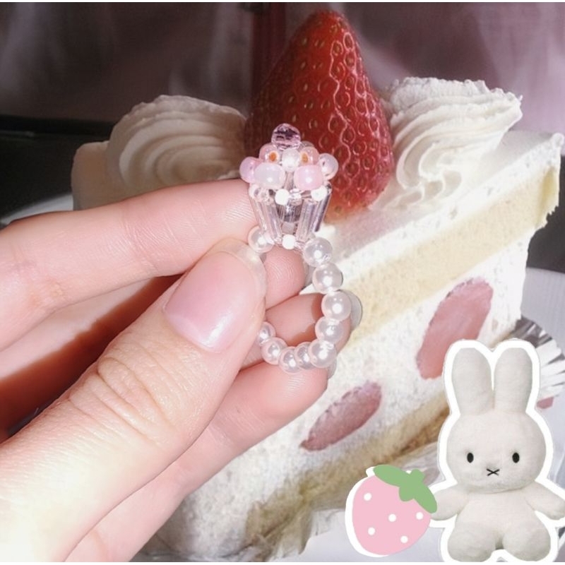 ᴿᵒᶜʰᵉˡᶤᵐᶤᵗ粉色草莓杯子蛋糕串珠戒指