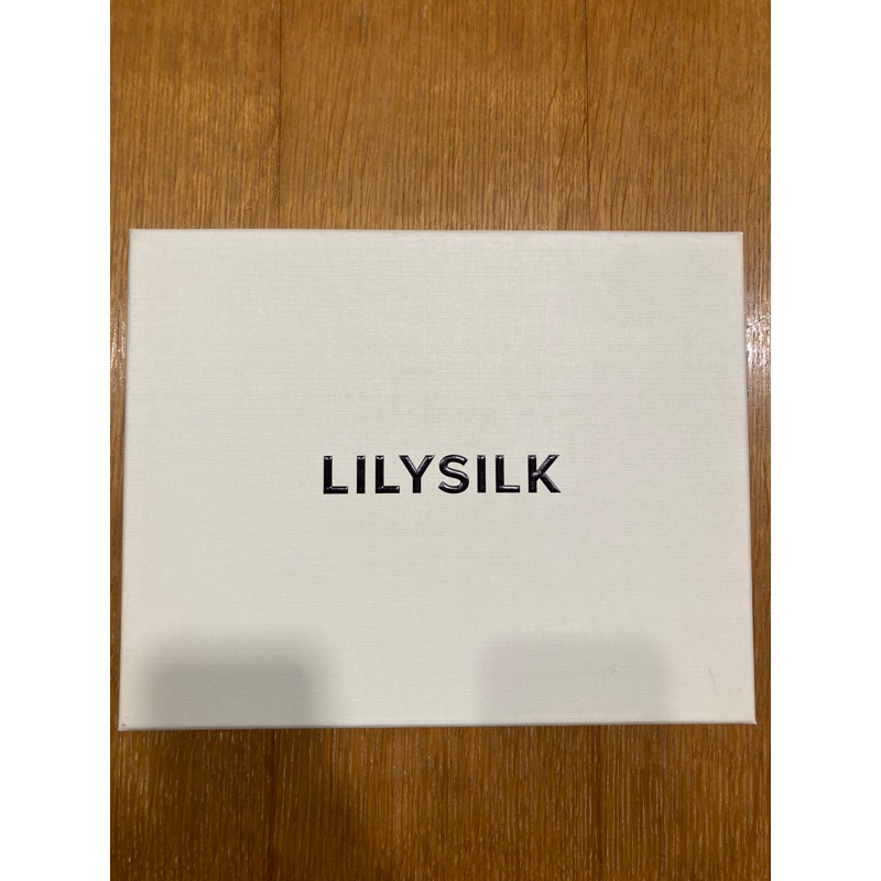 LILYSILK的盒子 9成新 29*23*3