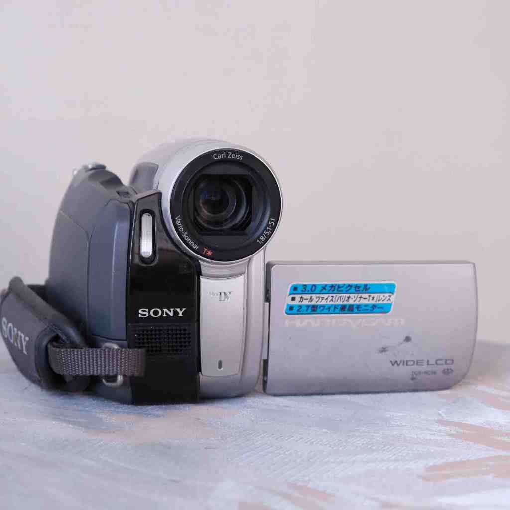SONY DCR-hc96 蔡司T鍍膜 DV攝影機 早期 CCD 數位相機 (F1.8 翻轉螢幕 自拍機)