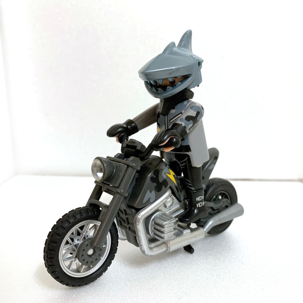 二手 Playmobil 人偶-鯊魚帽檔車騎士
