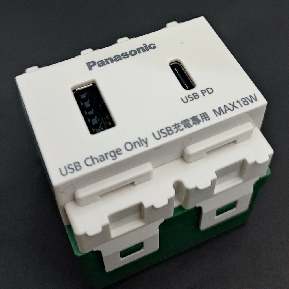 小材大用~Panasonic國際牌 白色 USB-A+C充電插座 WNF1474W