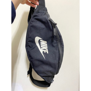 NIKE斜背胸包包包