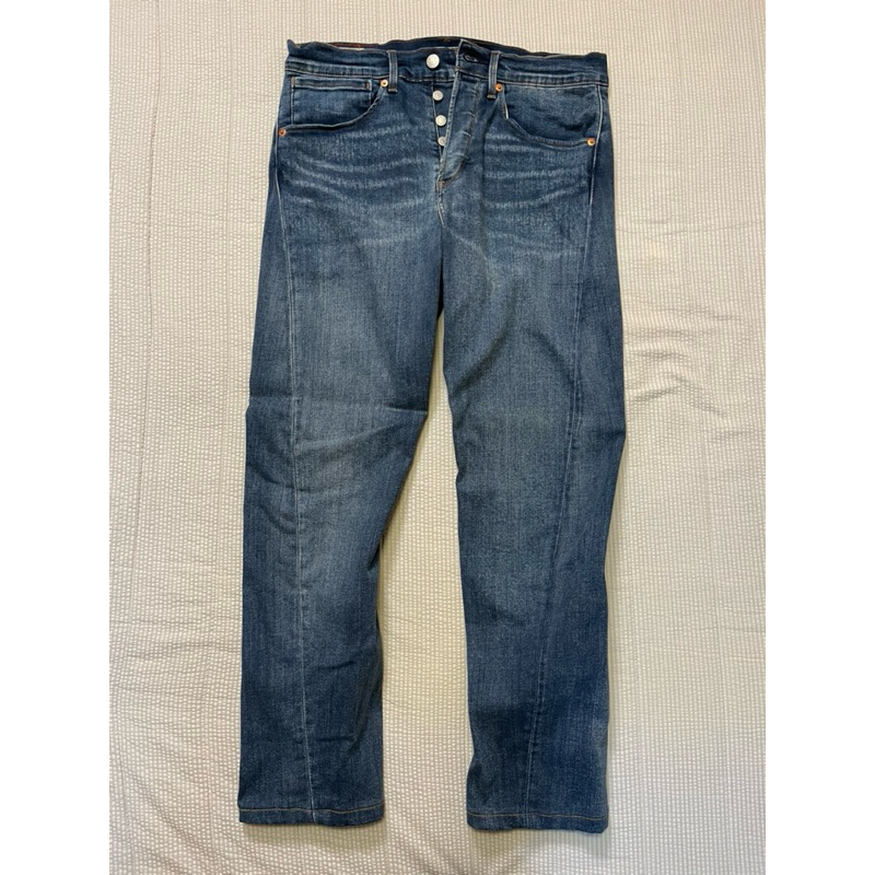 木村代言的LEVI’S Engineered jeans，3D立體剪裁經典紅標牛仔褲，31腰，長度已改品項如新。