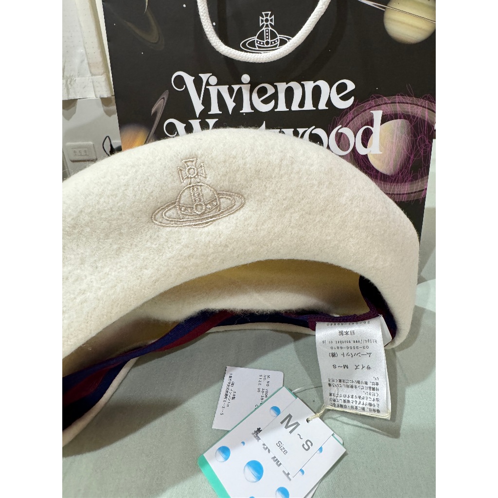 ｛免運｝全新~ 日本專櫃購入~ Vivienne Westwood Logo刺繡貝雷帽 (附紙袋)