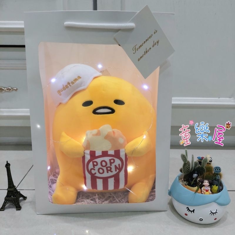 (現貨)蛋黃哥娃娃 蛋黃哥禮物袋 正版蛋黃哥玩偶 蛋黃哥吊飾 三麗鷗蛋黃哥 生日禮物 蛋黃哥娃娃 gudetama