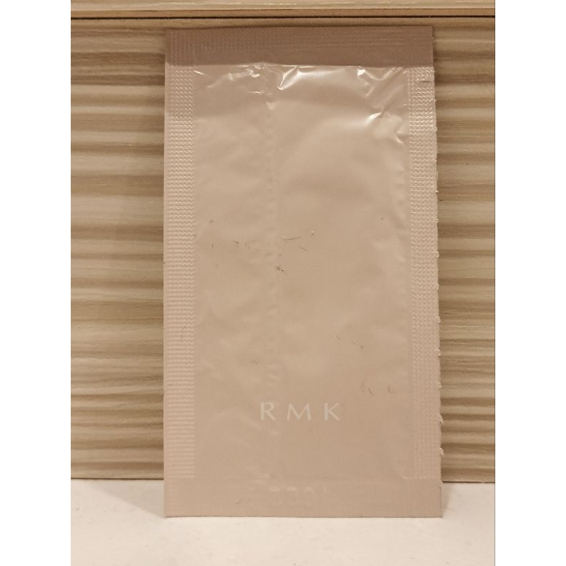 RMK 水凝修顏粉凝露(01) 1g 粉底液 / 水潤光彩粉霜 (102) 1g / 沁涼隔離凝膠 1ml /隔離霜