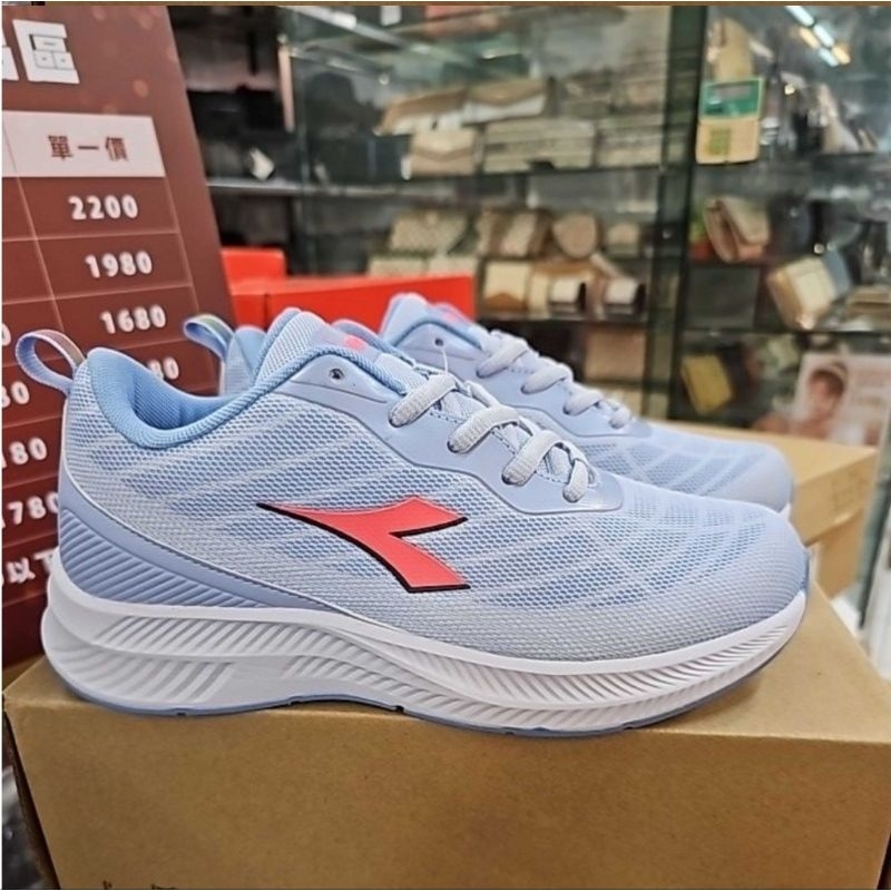 DIADORA 女鞋&lt;110&gt; 輕量透氣 回彈緩震 吸震減壓 康特杯設計穩定包覆 耐磨防滑慢跑鞋 DA 1708