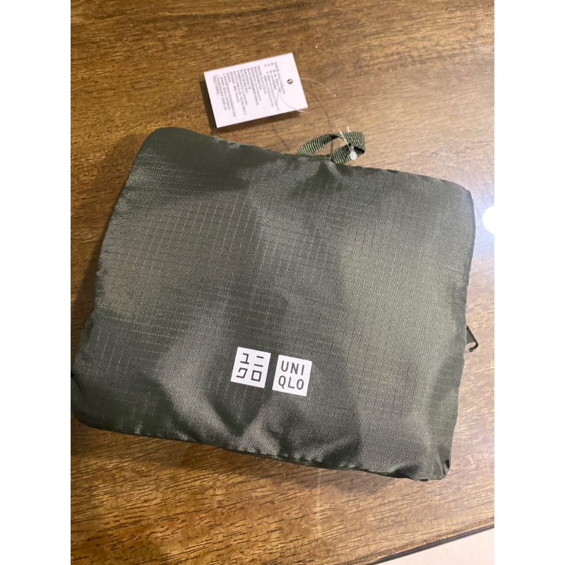 Uniqlo 多功能便攜式旅行袋-綠色