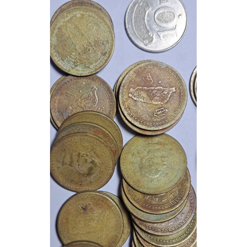386,民國43年5角銅幣，流通品相●這商品硬幣都有清洗過