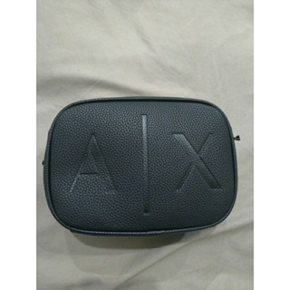 全新-AX(Armani Exchange)壓紋仿皮相機包/黑色/斜背包/側背包