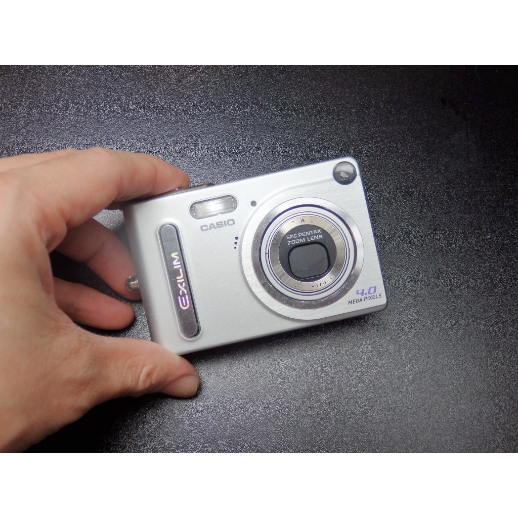 &lt;&lt;老數位相機&gt;&gt;CASIO EXILIM EX-Z4 (CCD相機 / SMC鏡頭 /日本製/ 銀)