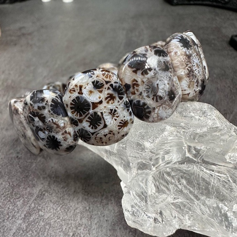 啾啾珊瑚玉🪸精品黑白玻璃花，珊瑚玉手排