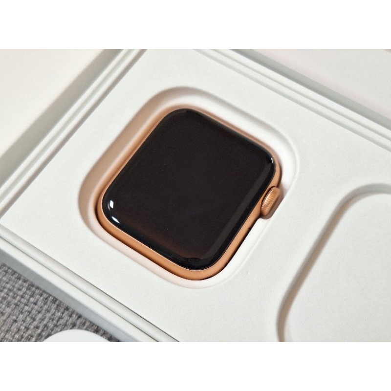 蘋果 Apple Watch SE 40mm A2351 (GPS) 原廠 玫瑰金色錶頭 無配戴過 僅拆封及膠膜撕膜